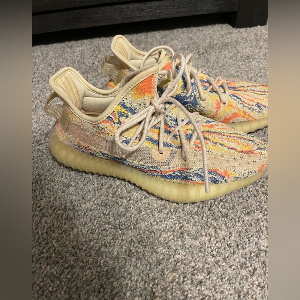 Yeezy Boost 350. Men’s 6.5, fits women’s 8.